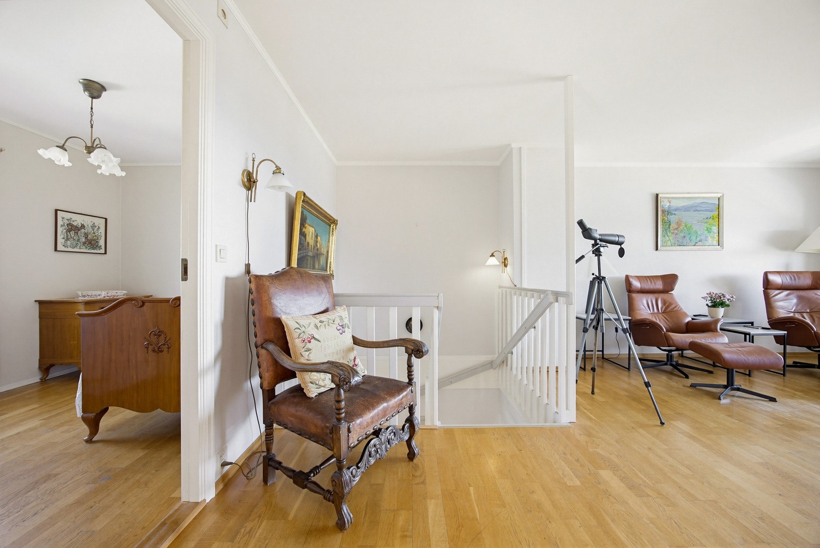 Trappehall og stue i 2.etasje. Galleribilde