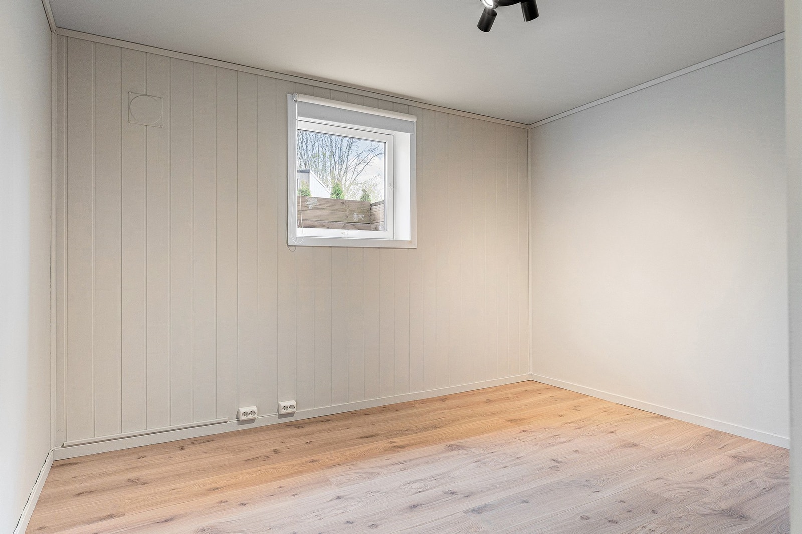 I underetasjen har du også 4 soverom av god størrelse på hhv. 12,9, 11, 9,9 og 9,2 kvm. Galleribilde
