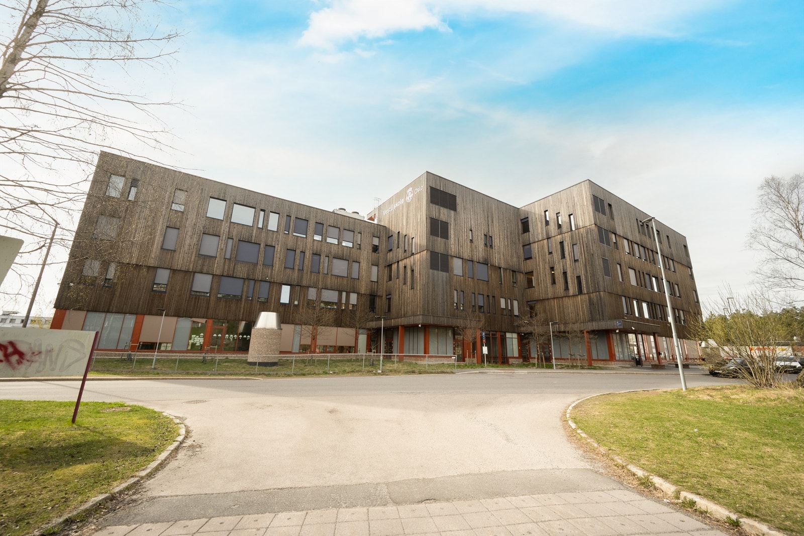 Vestli barneskole ligger kun et par minutters gange fra boligen. Galleribilde