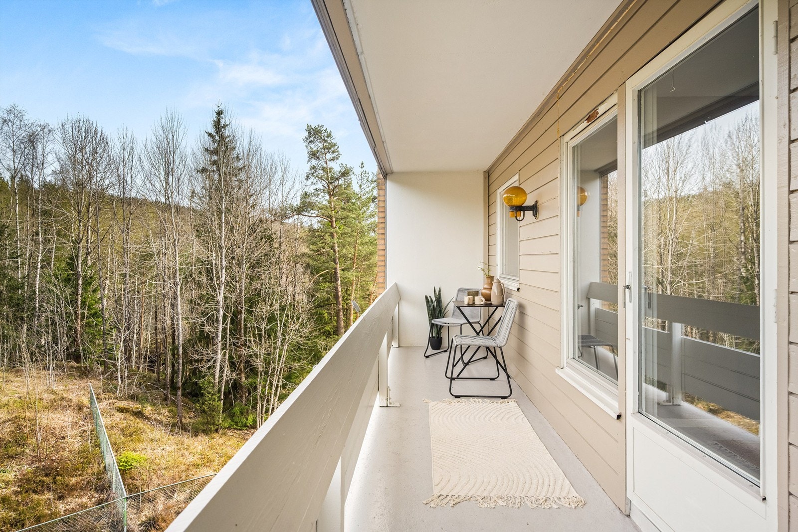 Balkongen på 8 m² har utsikt mot skogholt og fellesområder. Galleribilde