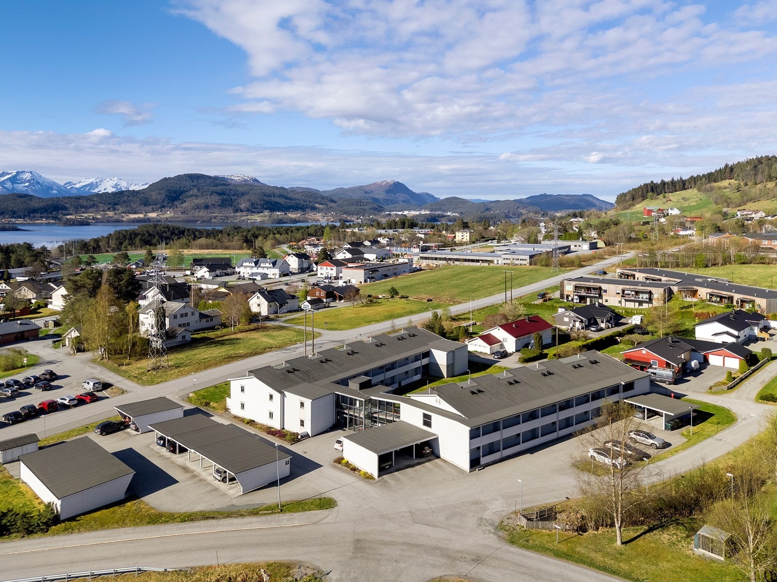 I tillegg finnes det gjesteparkering på borettslagets tomt. Galleribilde