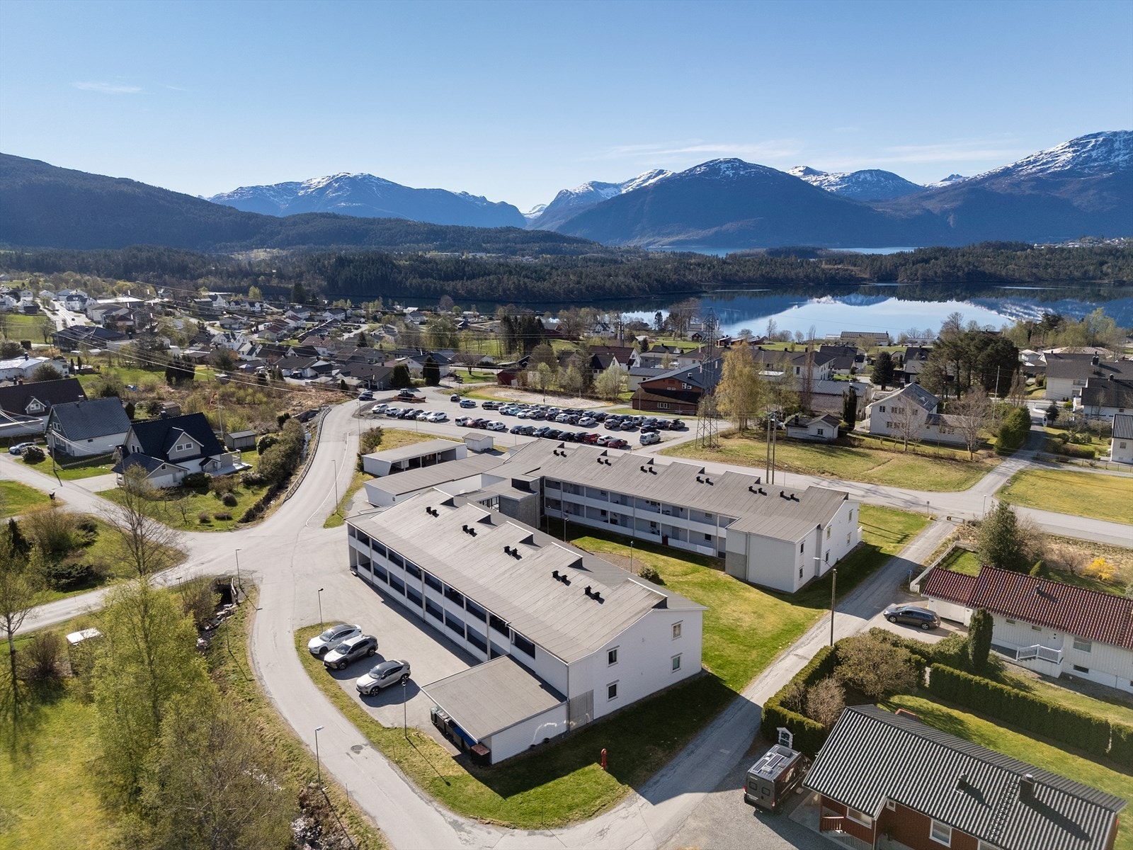 Det finnes flere turomuligheter i området, blant annet Nihusen, lysløype og gode skimuligheter om vinteren. Galleribilde