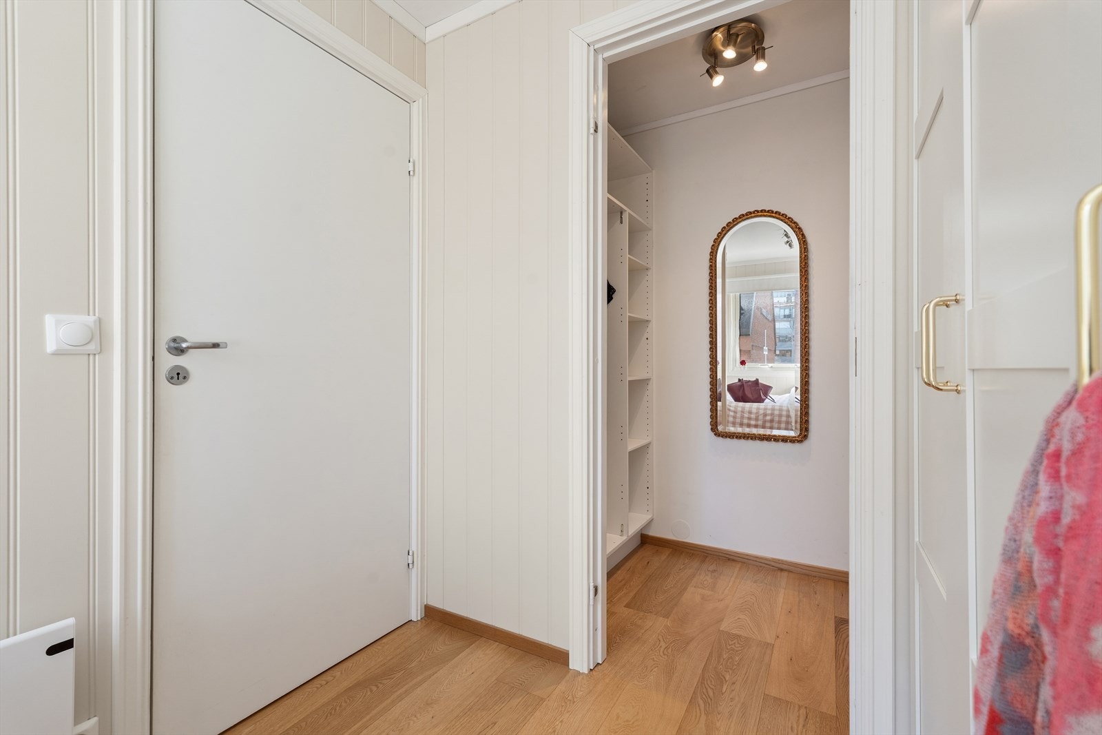 Dette soverommet har direkte adkomst til en smart walk-in garderobe. Galleribilde