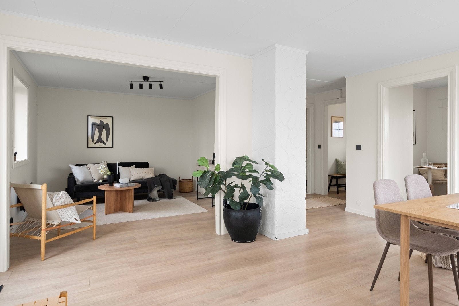 Den åpne planløsningen gir fleksible møbleringsmuligheter og en god romfølelse. Galleribilde