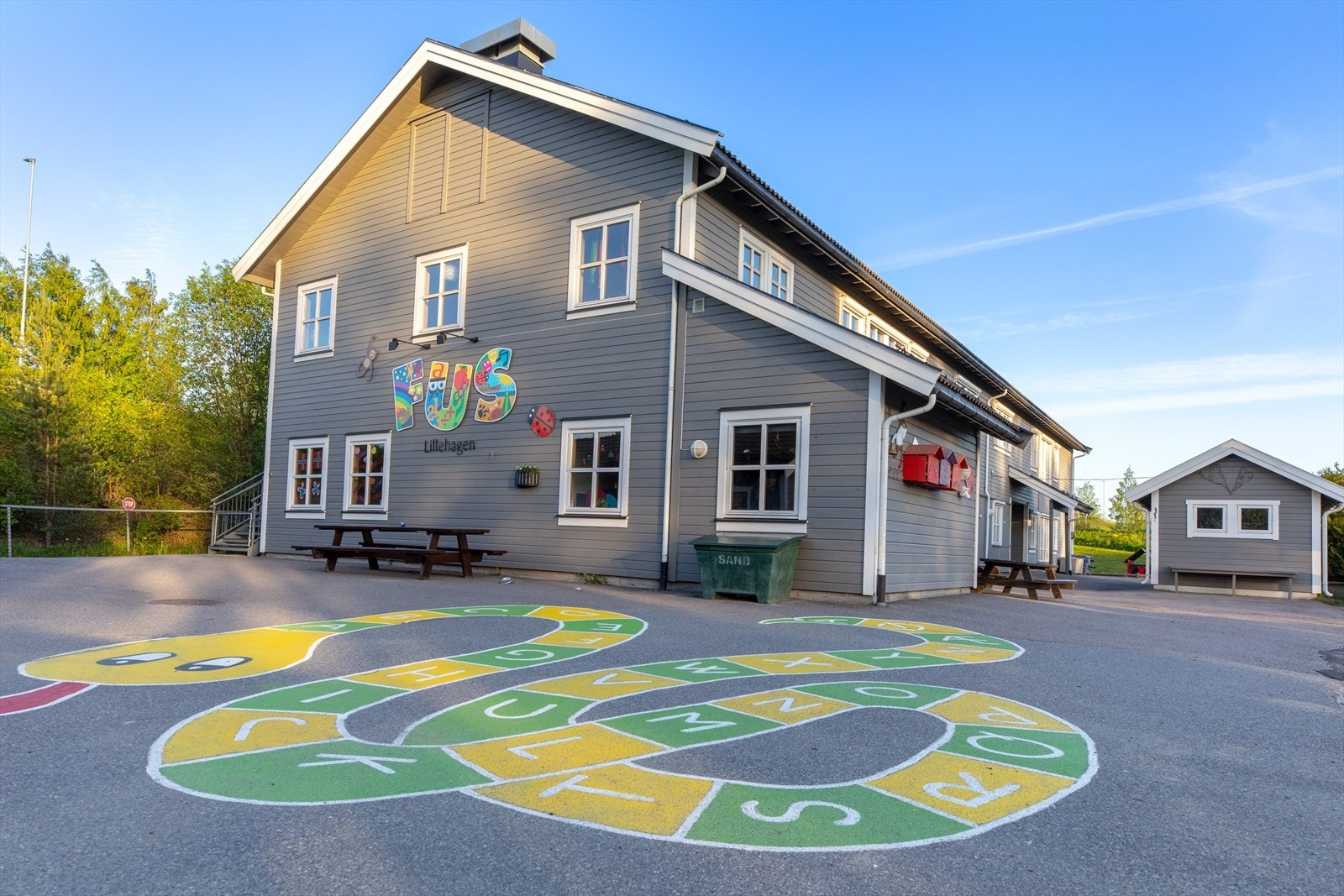 Det er flere barnehager innen kort gangavstand, bla. Lillehagen Fus barnehage og Lillestrøm barnehage. Galleribilde