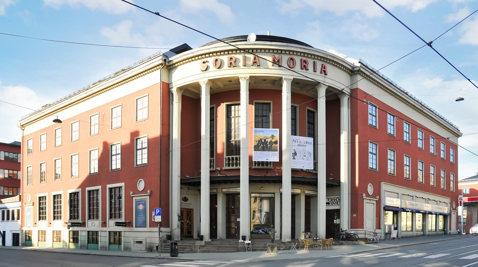 Svært sentral beliggenhet. Gangavstand til blant annet Soria Moria med Cosmopolite, Nieu, og Nationaltheateret avdeling Torshov. Galleribilde