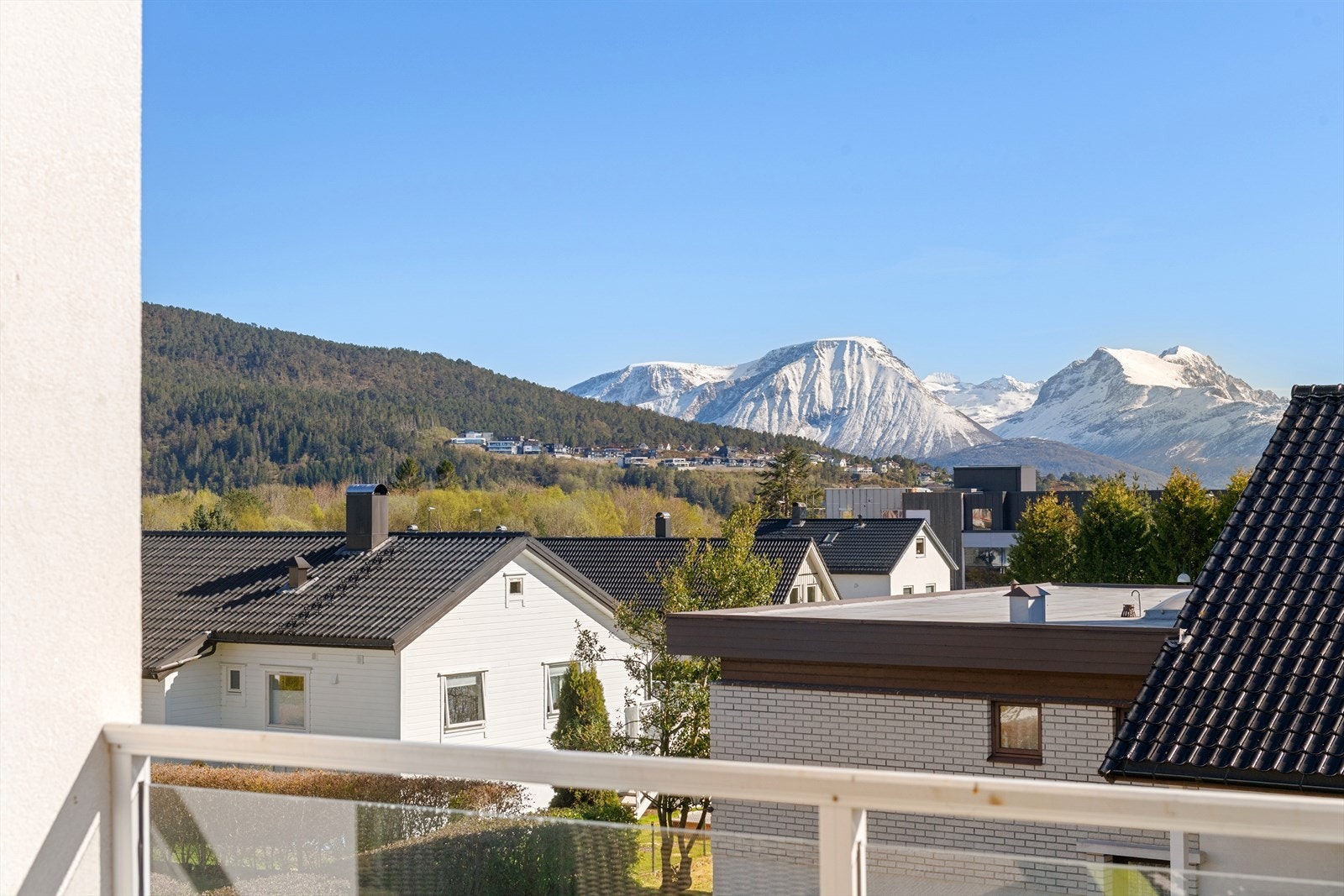 Velkommen til Vindgårdsvegen 8A - Presentert av Eiendomsmegler Norge v/ Arild Berentzen. Galleribilde