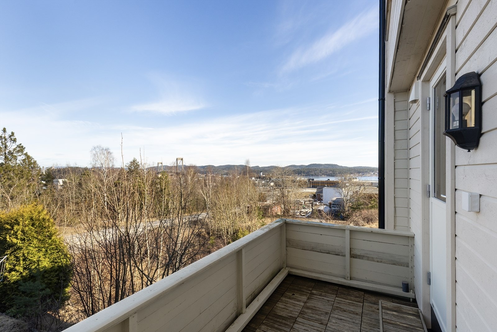 Utsikt fra terrassen i 1. etasje. Galleribilde