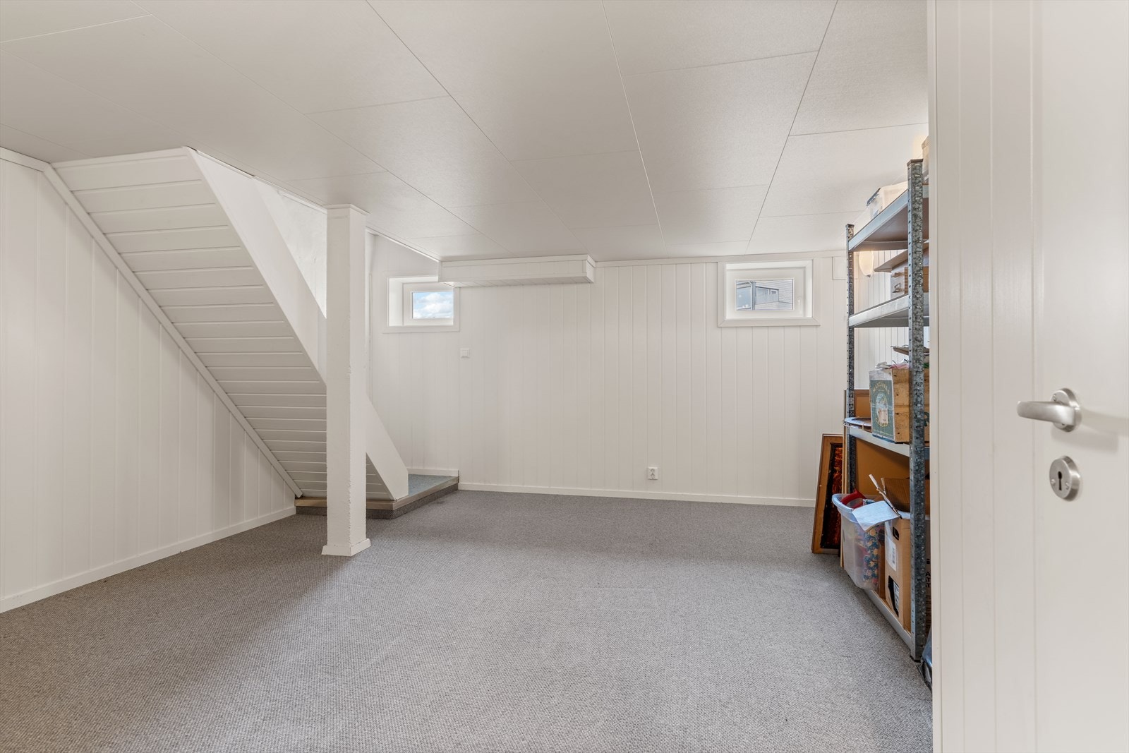 Romslig kjeller som i hovedsak er brukt til oppbevaring, samt vaskekjeller og bod. Galleribilde