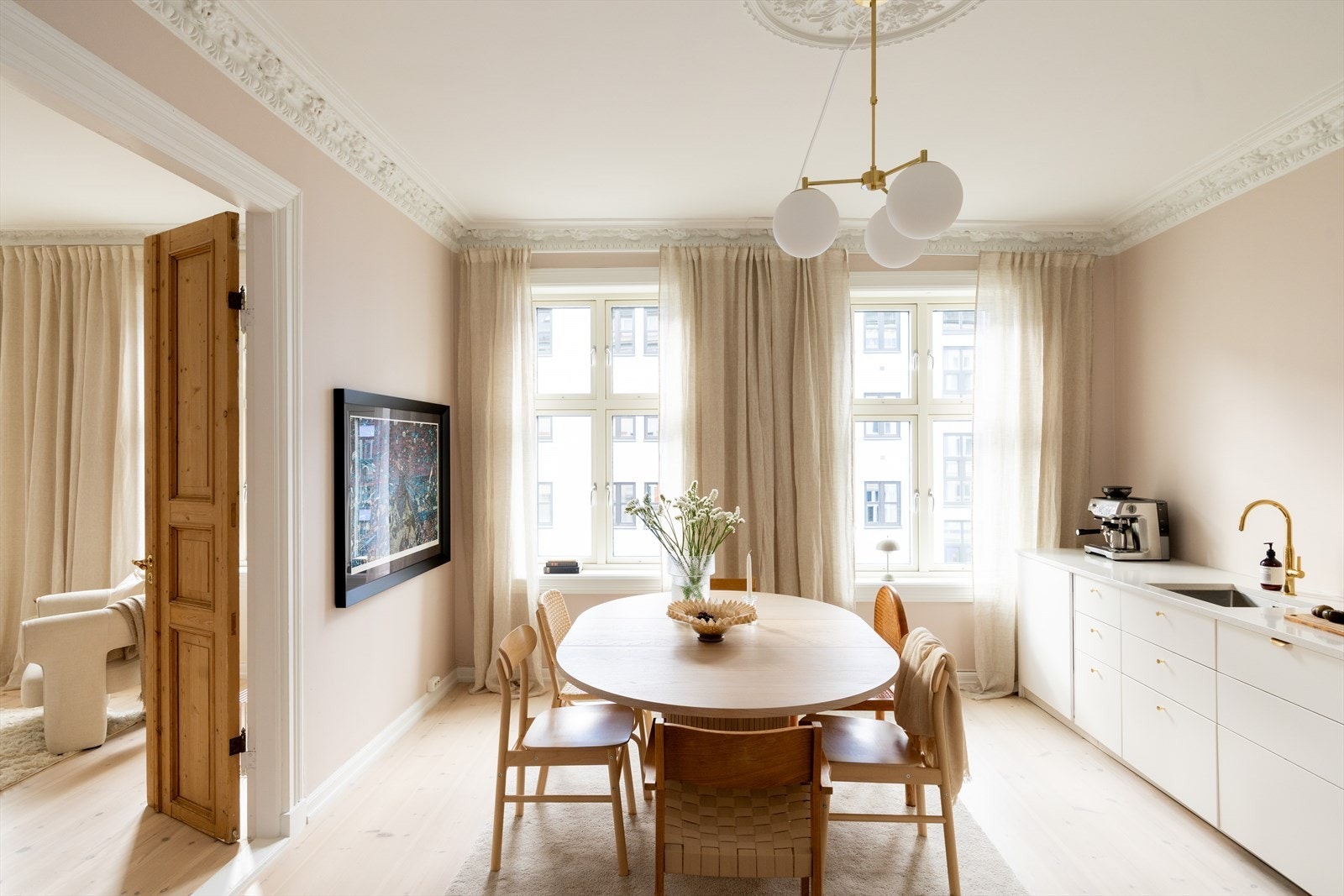 God plass til stor spisegruppe - Perfekt for å samle venner og familie til hyggelige sammenkomster. Galleribilde