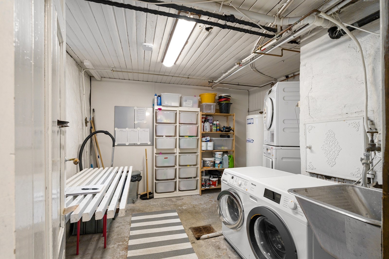 Beboere i borettslaget har tilgang på vaskekjelleren med både vaskemaskin og tørketrommel. Galleribilde