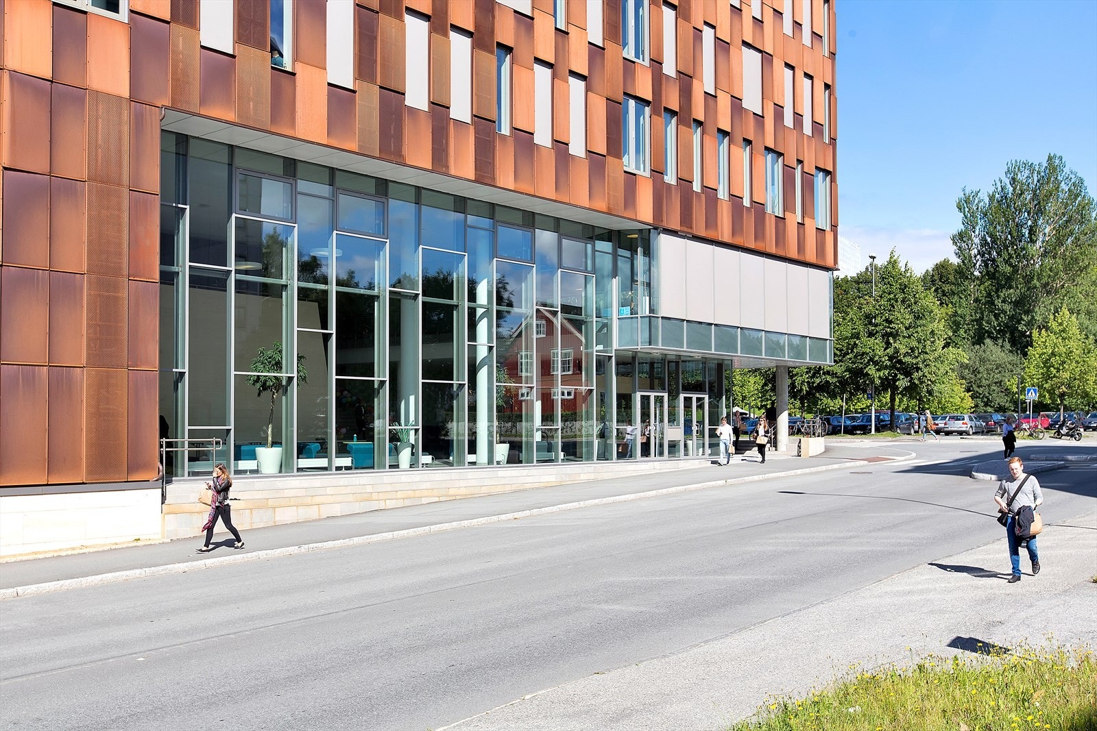 NTNU Handelshøyskolen på Elgeseter ligger 9 minutter med sykkel fra leiligheten. Leiligheten har med andre ord en sentral beliggenhet med nærhet til det meste. Velkommen til visning og husk visningspåmelding! Galleribilde