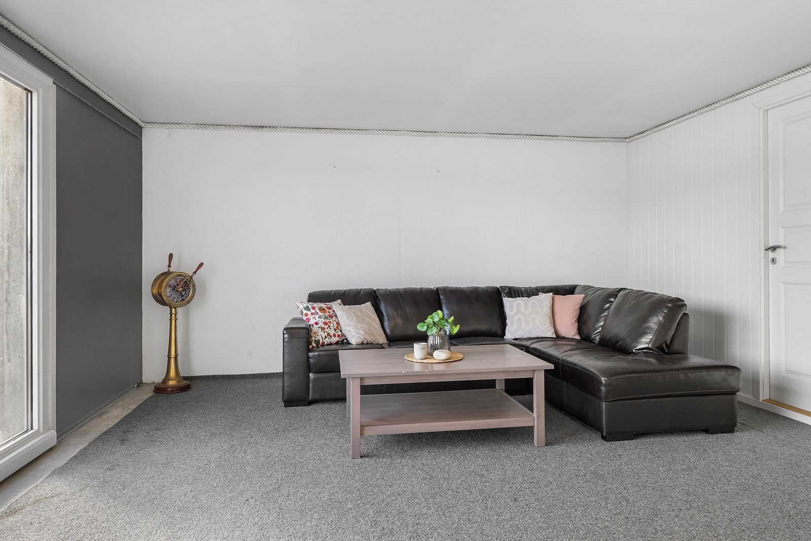Godt med plass til en sofagruppe. Galleribilde