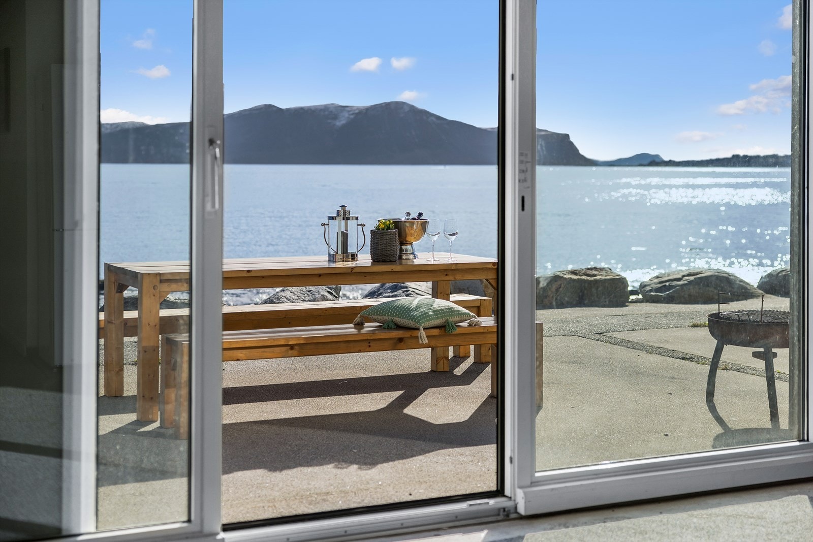 Panoramautsikt mot skipstrafikken og solnedgangen. Galleribilde