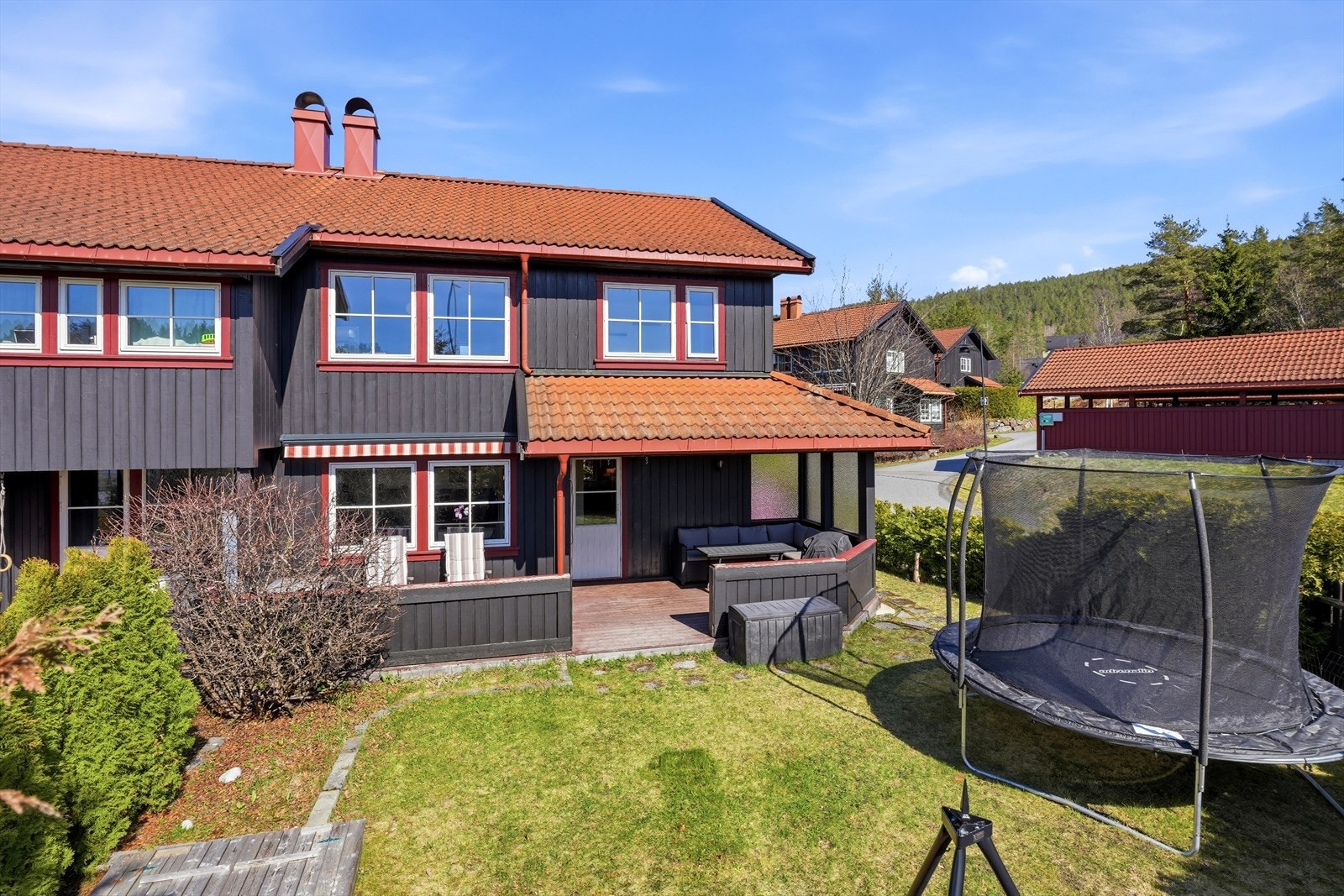 Velkommen til det solrike ende-rekkehuset i Doppesvingen 1! Galleribilde