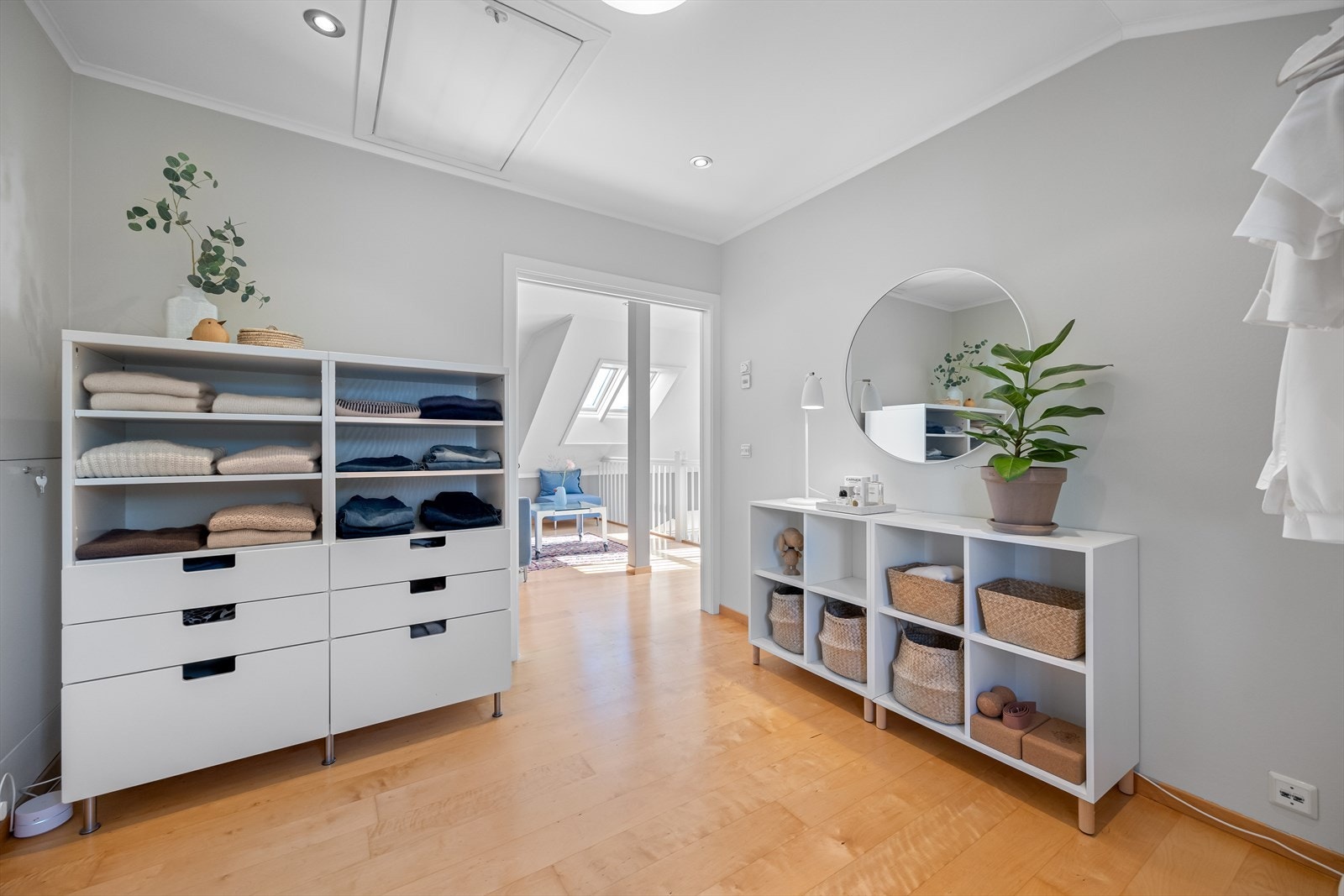 Soverom i dag brukt som garderobe. Galleribilde