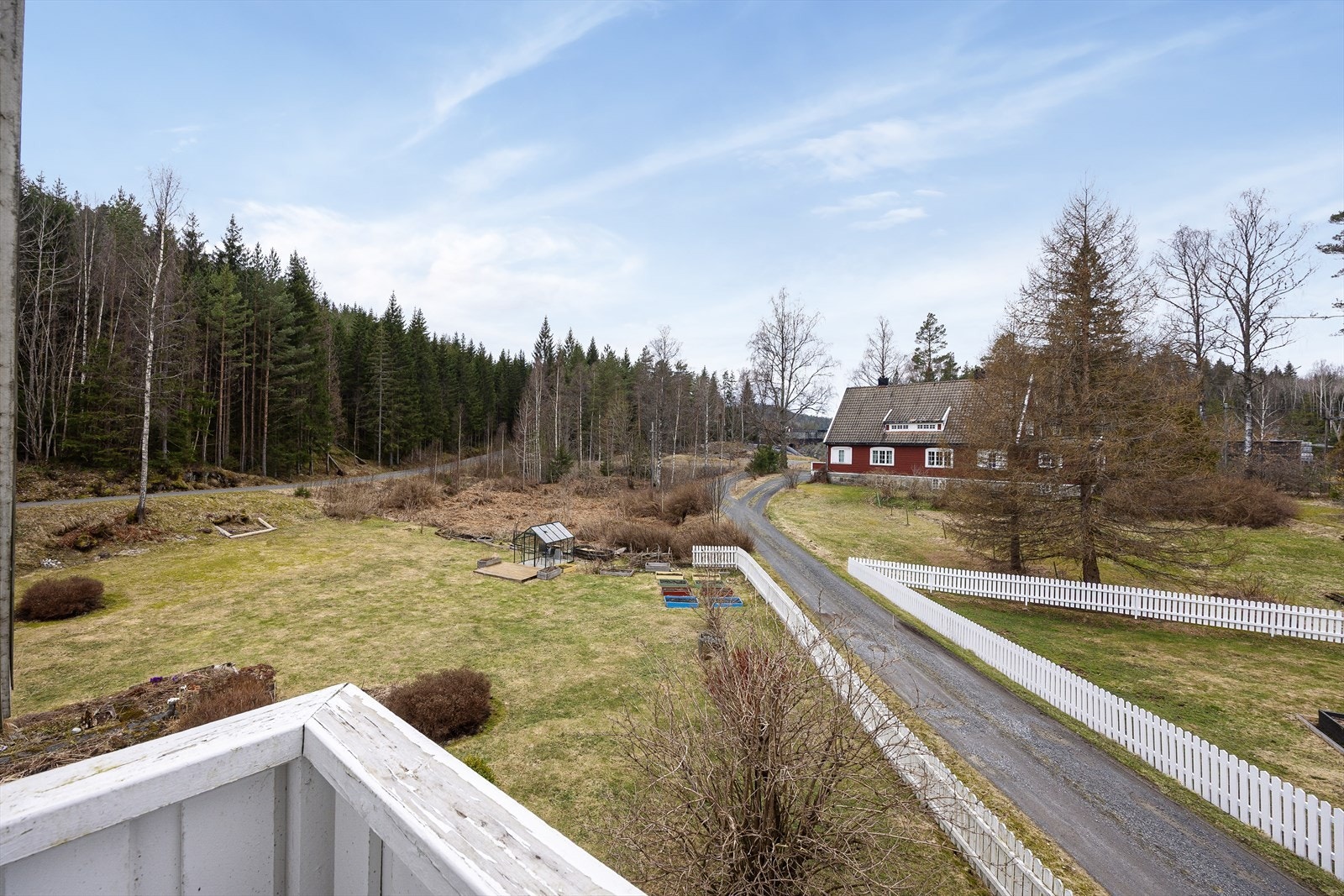 Hovedsoverommet har god plass til dobbeltseng og utgang til en trivelig balkong. Galleribilde