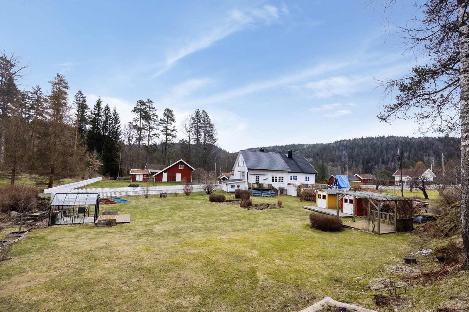 EiendomsMegler1 ved Simen Dippner Bakke presenterer Svenumveien 31! Foto Inbovi Galleribilde