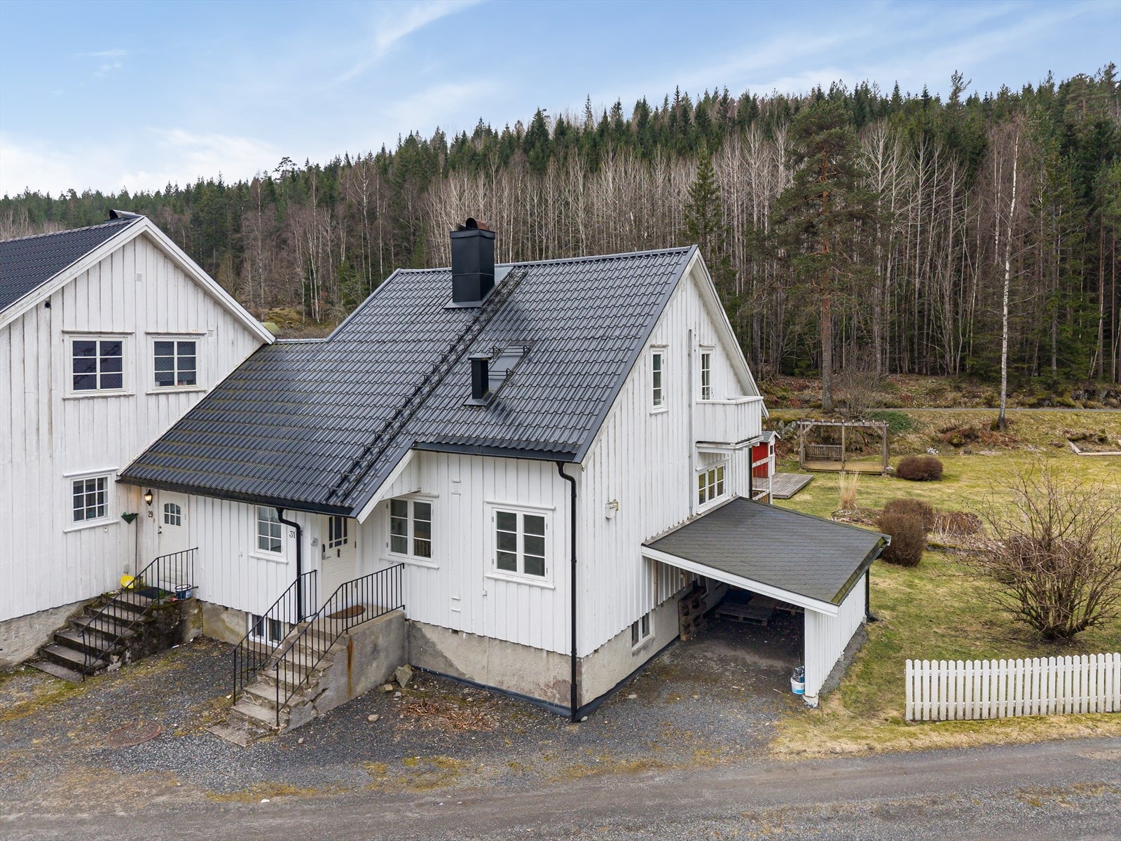 En innholdsrik og hyggelig halvpart av tomannsbolig, med romslig, solrik tomt. Galleribilde