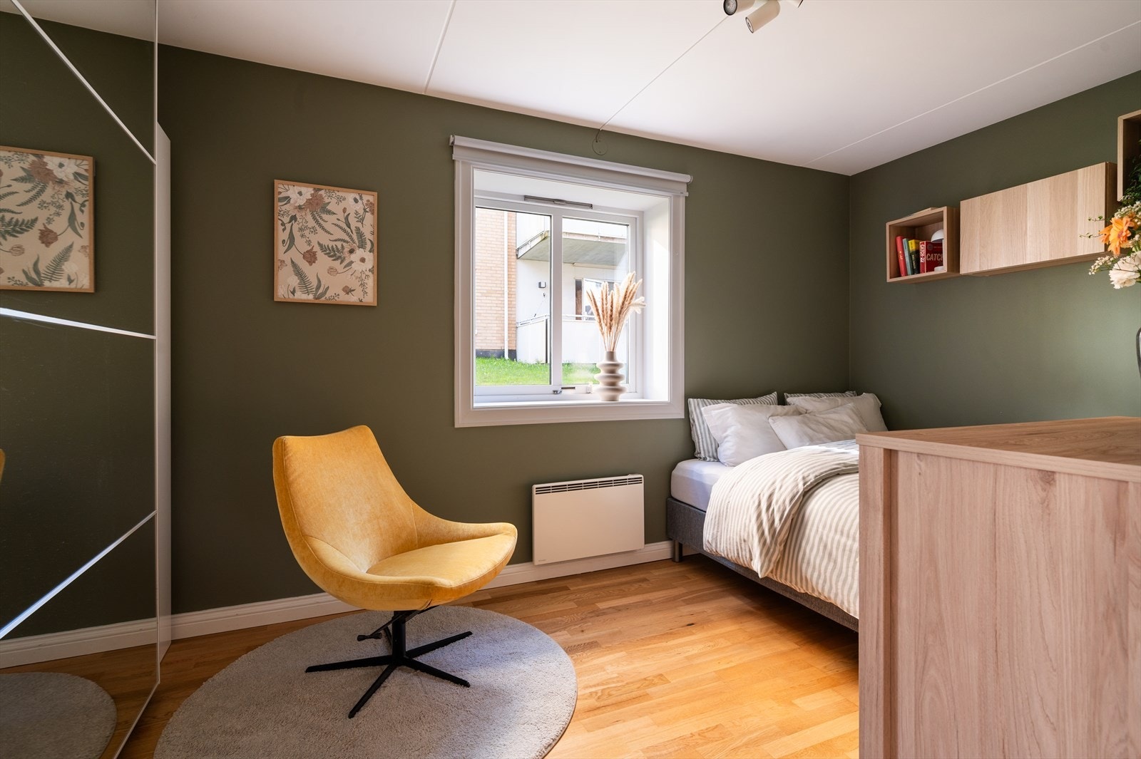 Soverom to passer utmerket til gjesterom, barnerom eller kontor, alt etter behov. Galleribilde