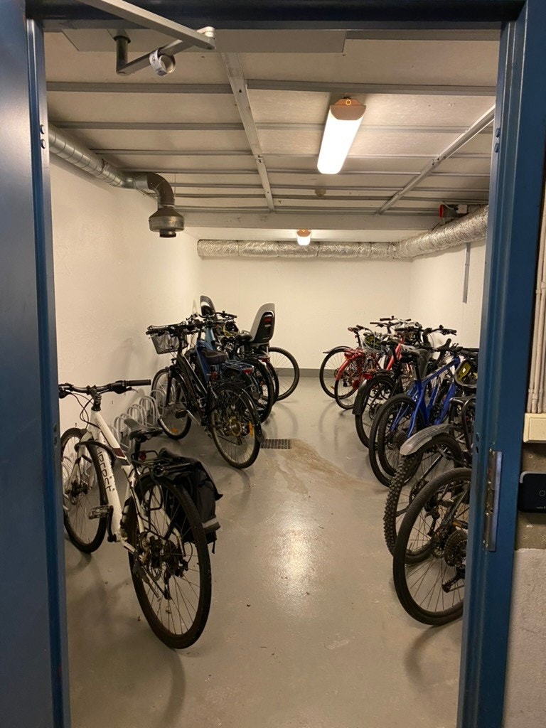 Avlåst sykkelrom i sameiet Galleribilde