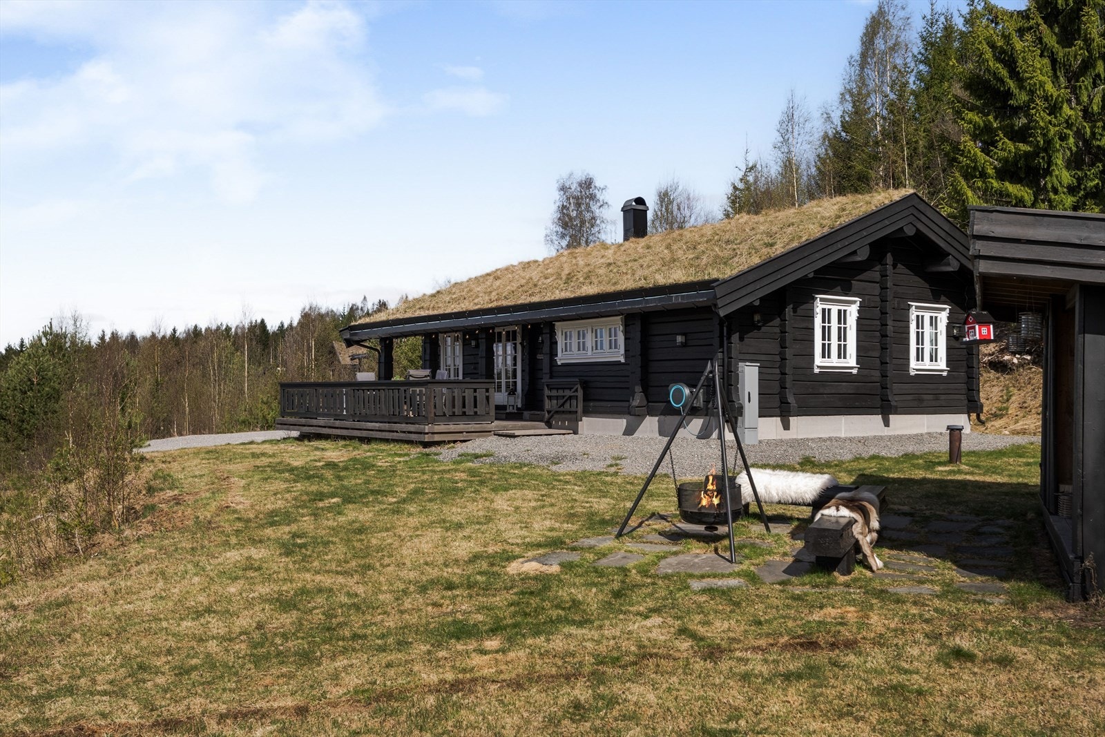 Velkommen til denne hytta fra 2018 i Elgstien 27 på fantatiske Finnskogen! Foto: Husfoto v/ Bernat Tubau. Galleribilde