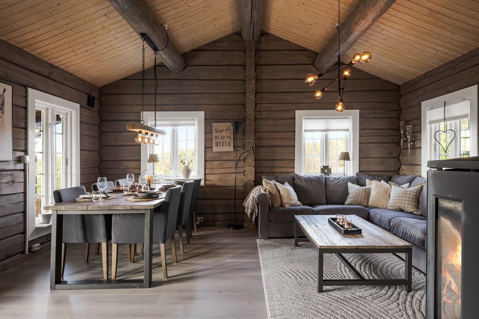 Naturlig lysinnslipp fra flere kanter. Galleribilde