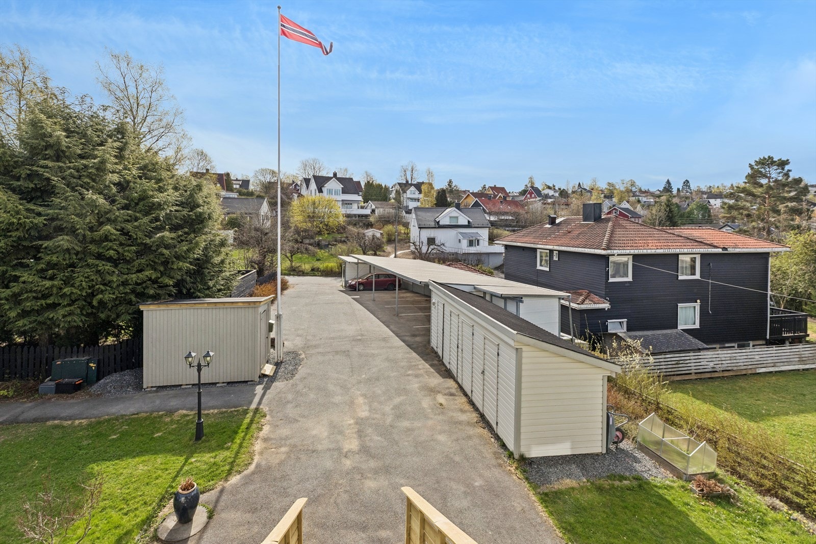 Leiligheten har en fin beliggenhet i et etablert boligområde på Grorud. Galleribilde
