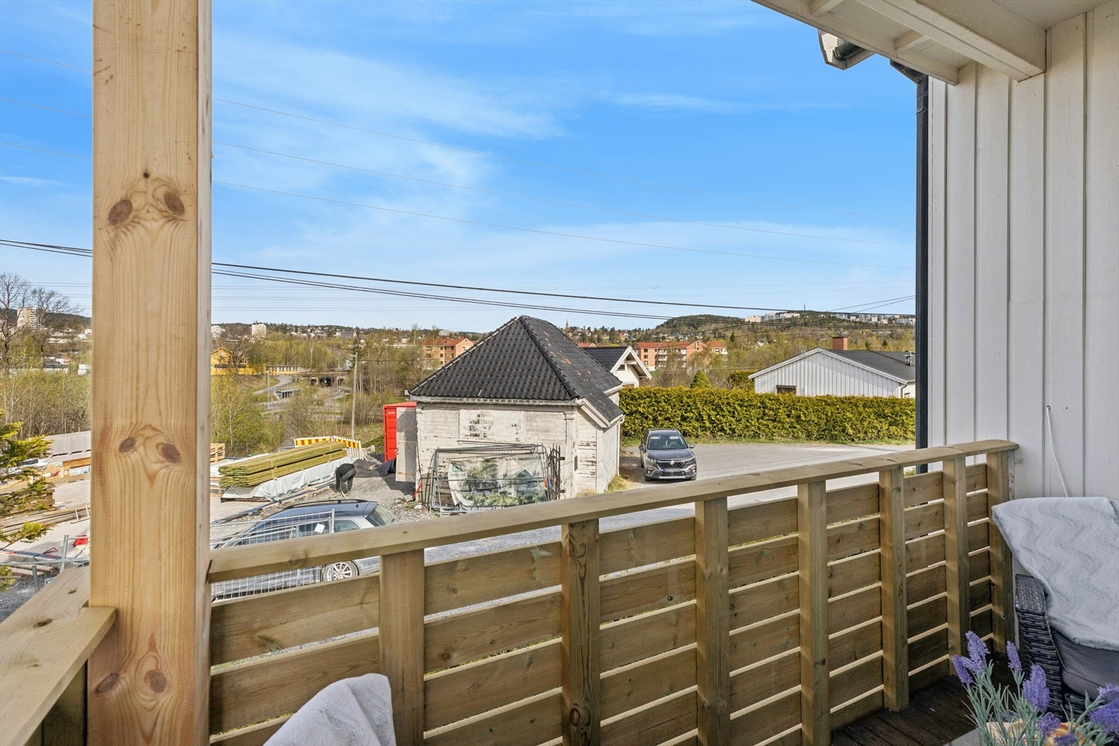 Med Grorud stasjon kun 4 minutter unna, er det effektiv kommunikasjon til Oslo S på 16 minutter. Galleribilde