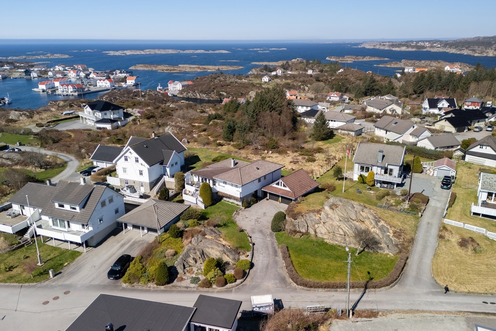 Eiendommen består av 2 tomter som er regulert til bolig. Galleribilde