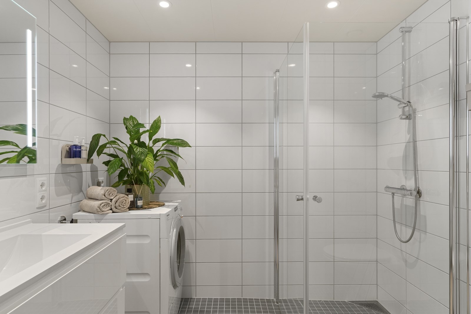 Pent flislagt bad på 4,5 m². Galleribilde
