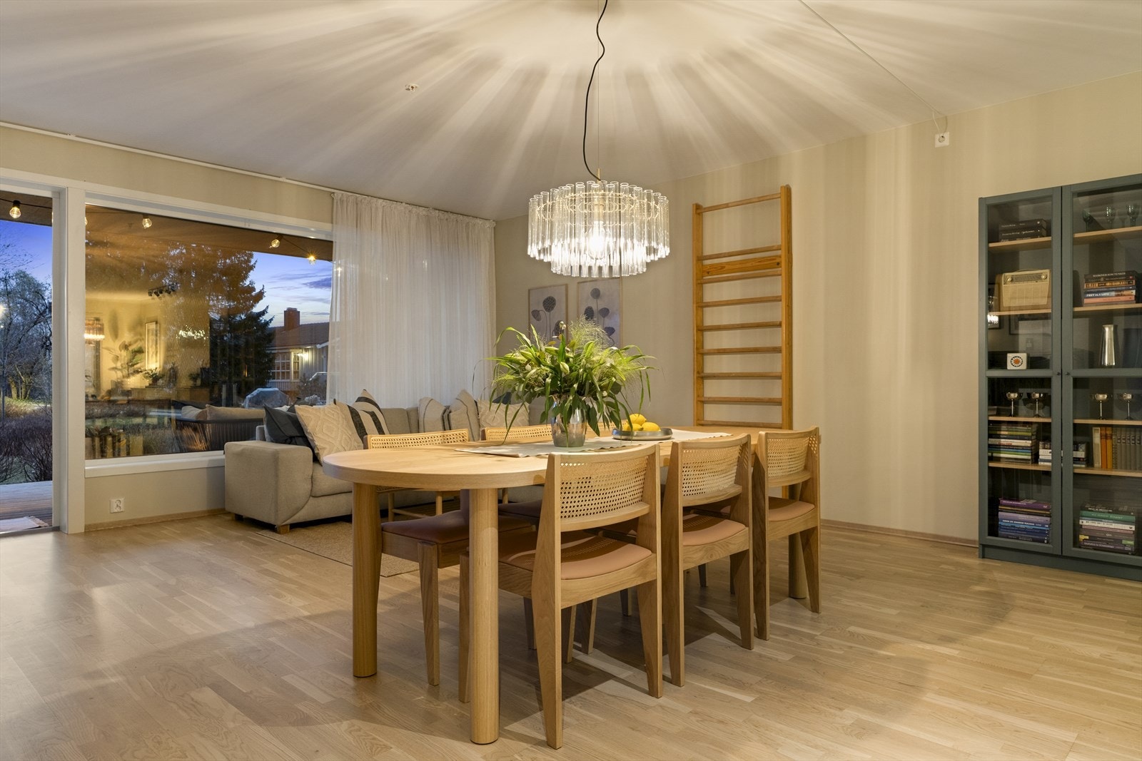 Leiligheten byr to praktisk adskilte soverom, åpen stue-/kjøkkenløsning på totalt 46m², innvendig bod og et lekkert flislagt bad. Galleribilde