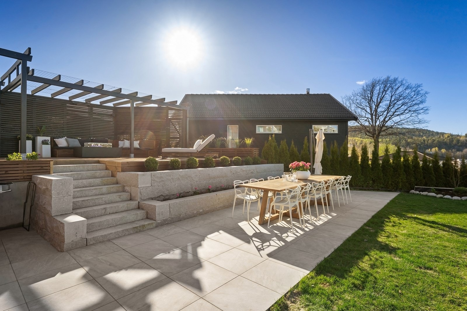Granittmurer med avsatt plass til beplantning. Galleribilde