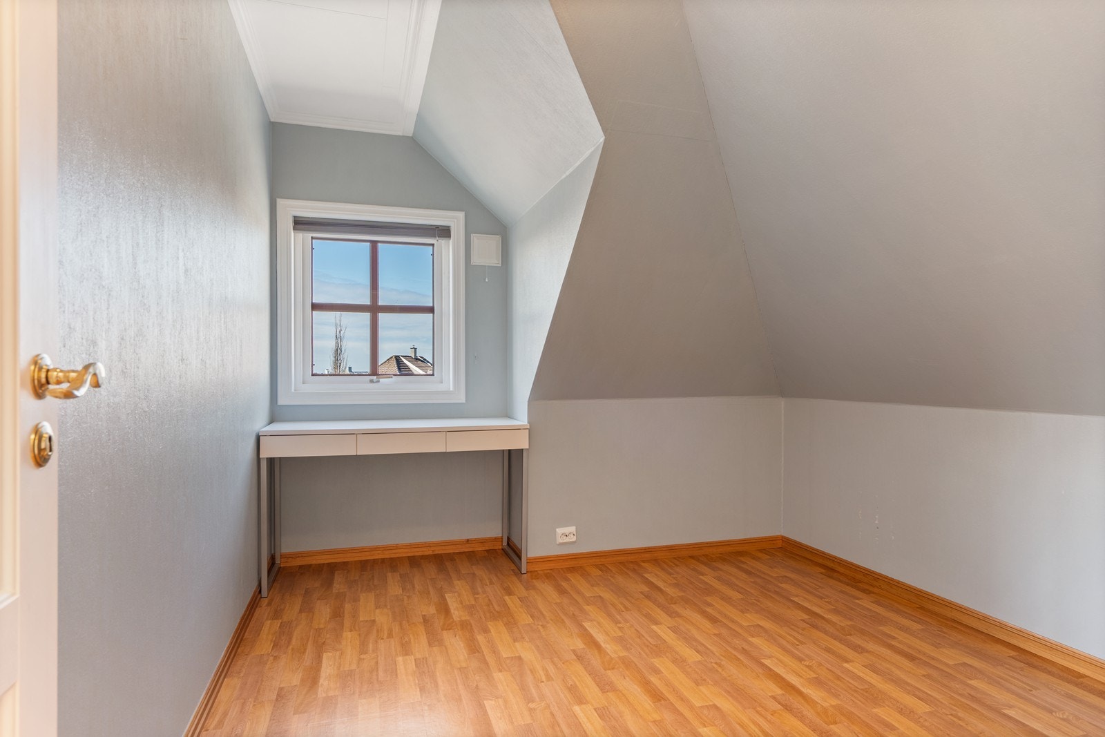 Soverom 2. Passer godt som barnerom, gjesterom eller kontor. Galleribilde