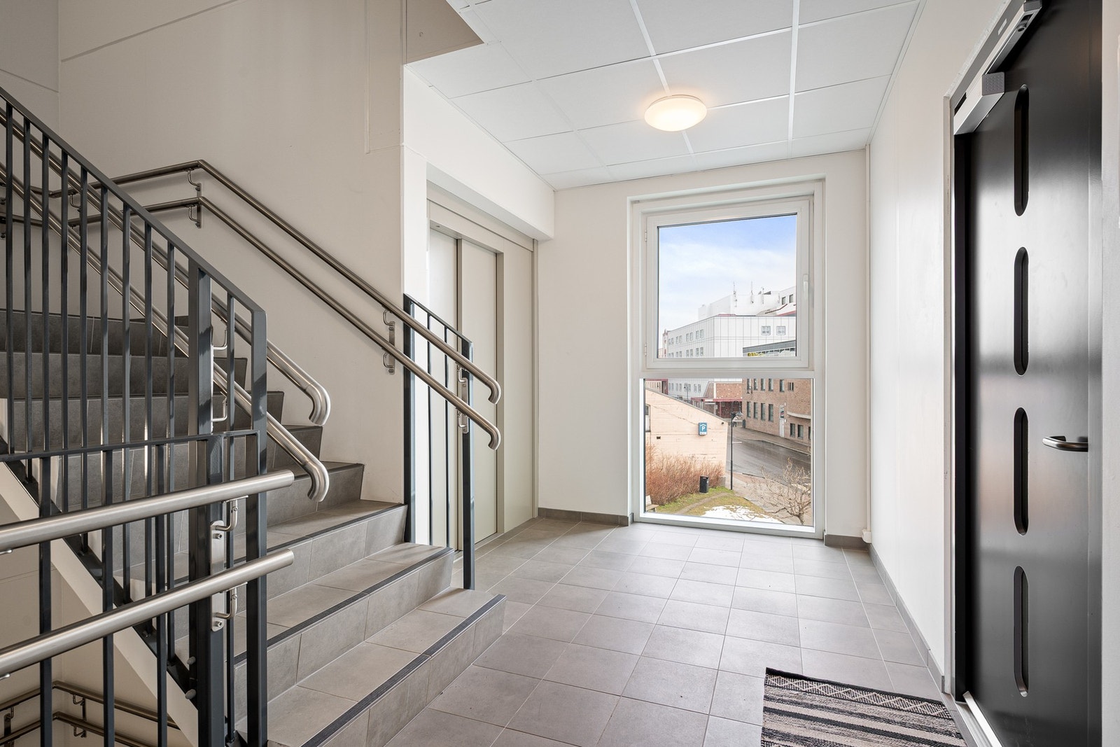 Heis og trappefri adkomst gir enkel tilgang til leiligheten Galleribilde