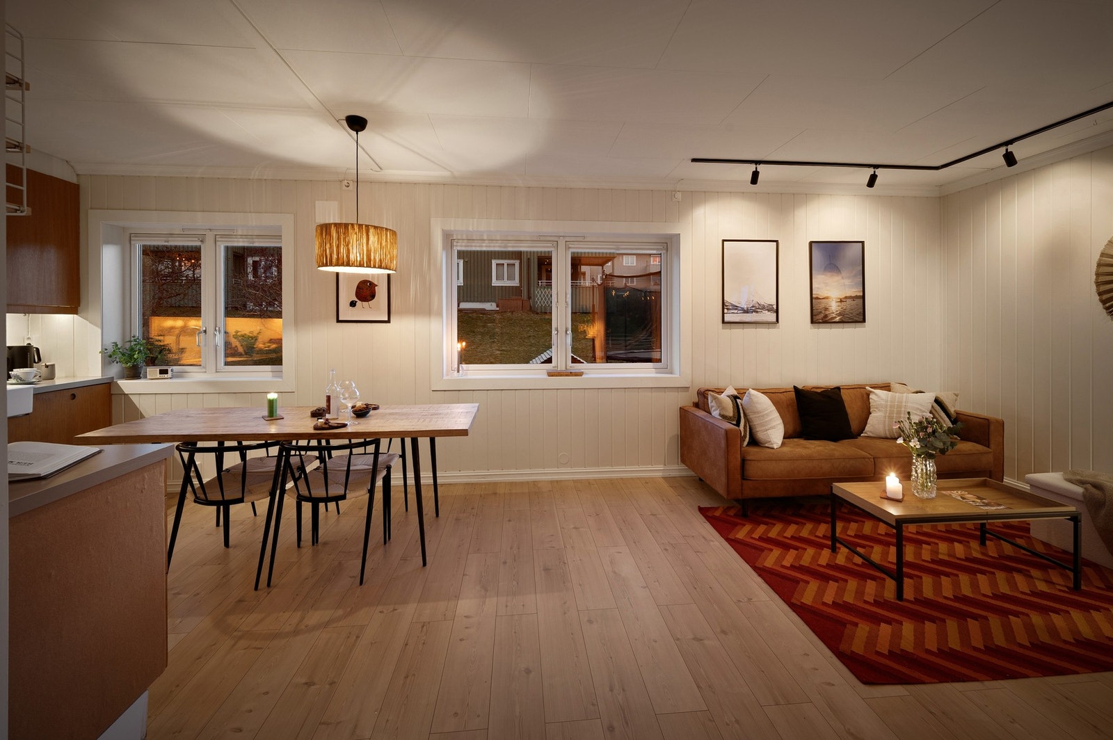Felleskostnaden på kr. 5.883,- dekker bl.a. kostnad for kommunale avgifter, Internett, avdrag og renter på fellesgjeld samt øvrige felleskostnader tilknyttet drift av borettslaget. Galleribilde