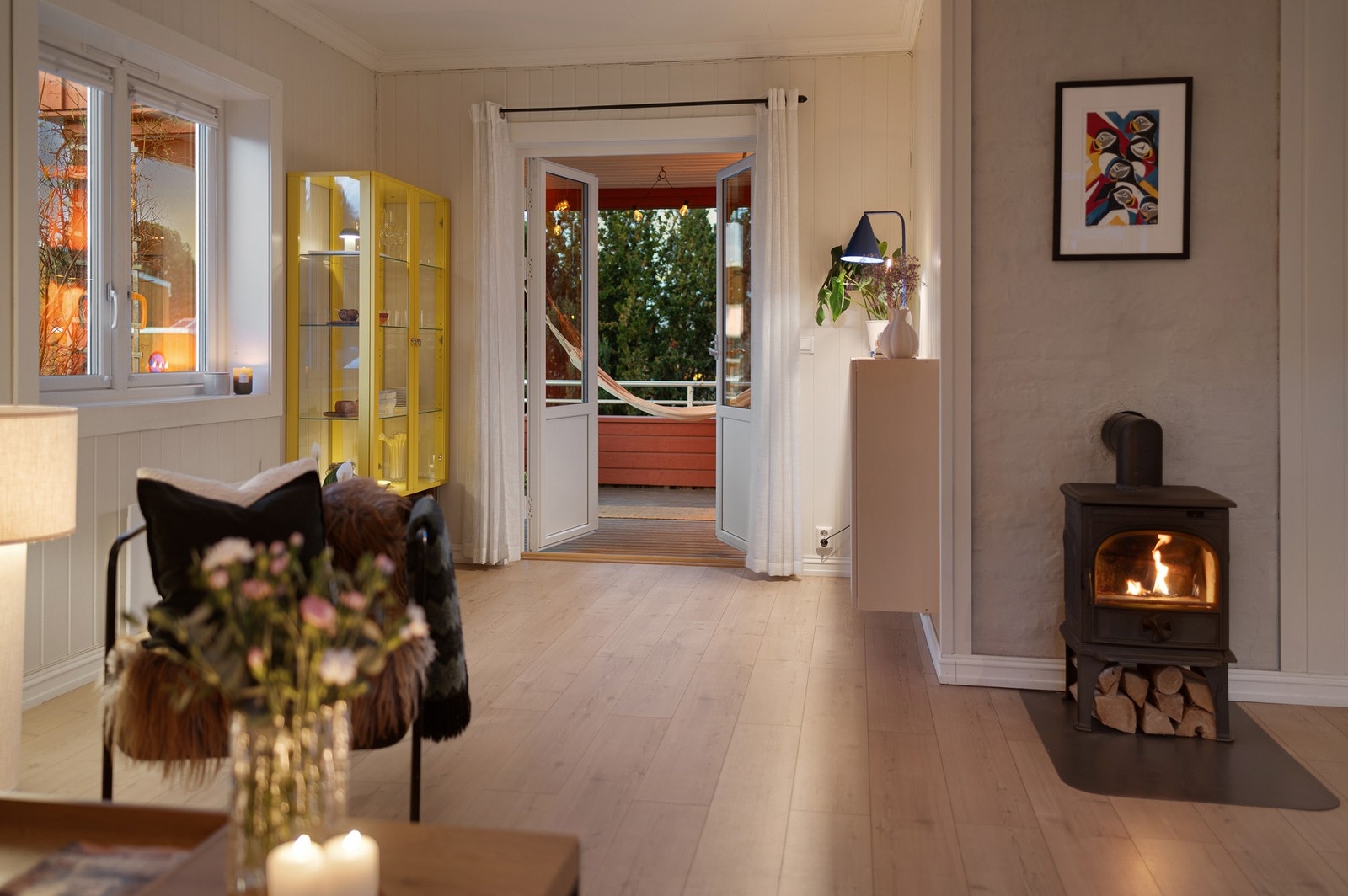 Flotte doble verandadører, som fører ut til den skjermede verandaen. Galleribilde