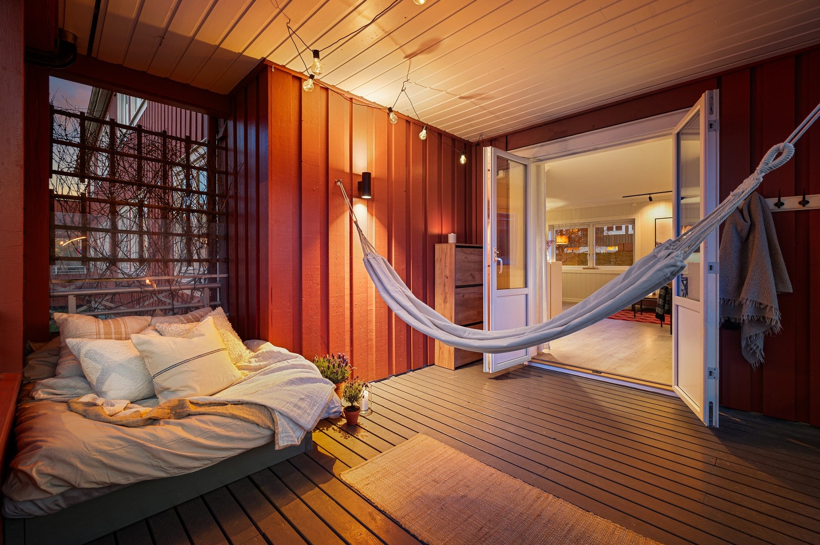 Boligen er også perfekt for de med barn - med nedgang/trapp fra balkongen til hagen og de grønne fellesområdene. Galleribilde