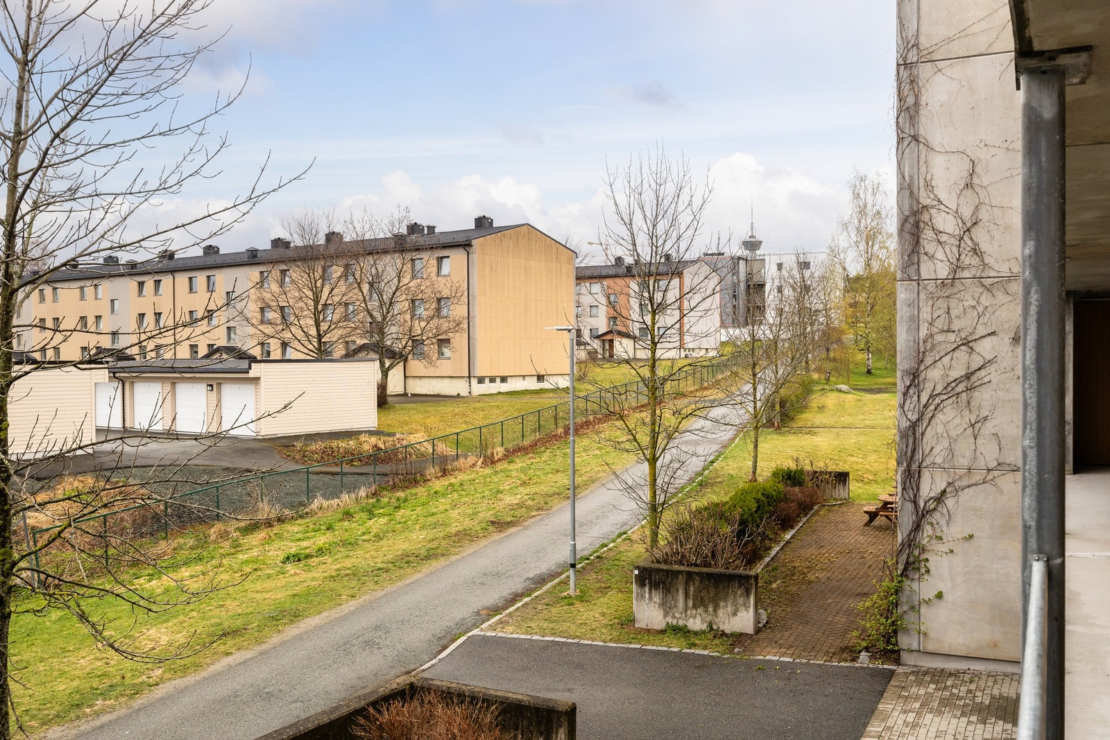 Svalgangen vender også mot rolige omgivelser. Galleribilde