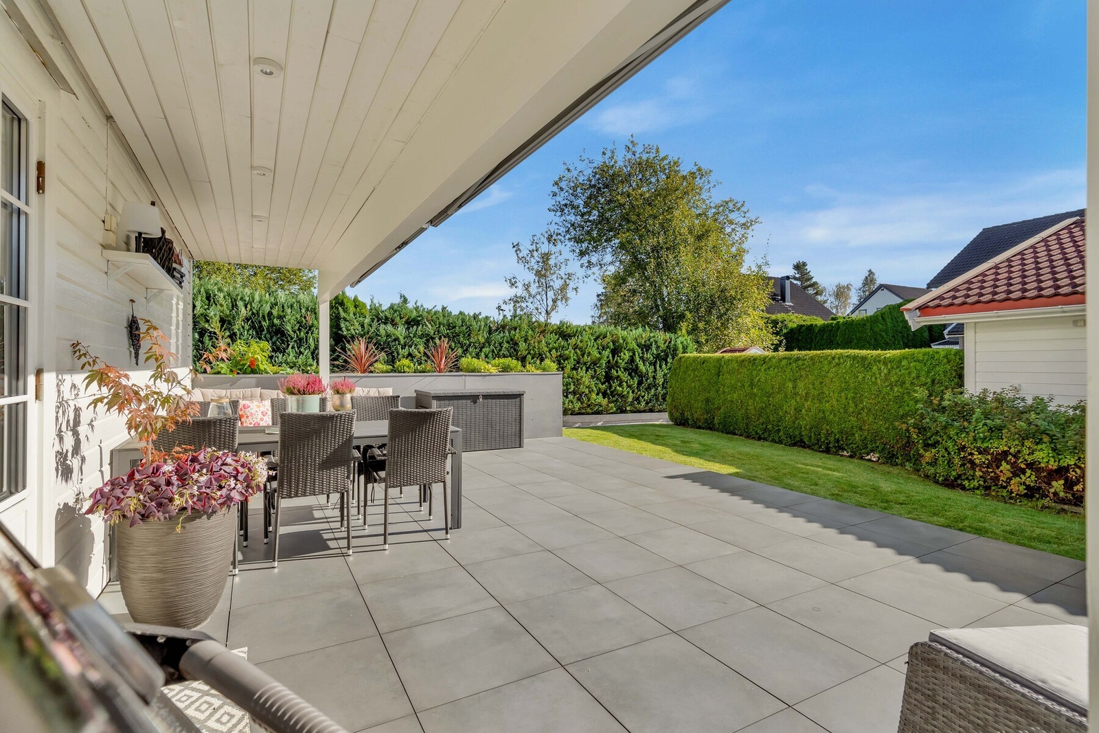 Her trer du rett ut på en imponerende terrasse på ca. 50 m². Galleribilde