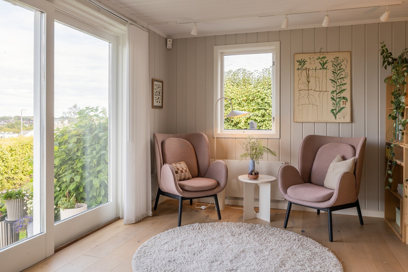 I dag benyttes rommet som stue, men egner seg også som soverom eller kontor. Galleribilde