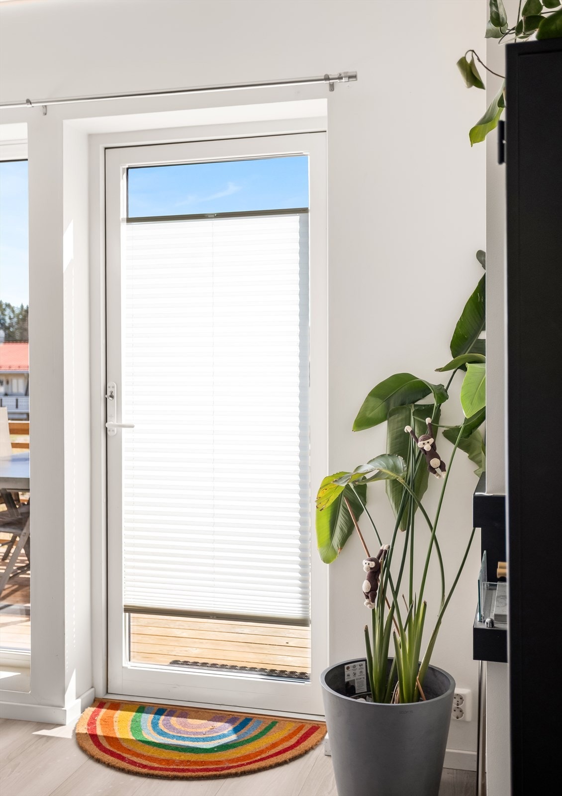 Fra stuen er det utgang til en vestvendt terrasse på 11,3 m². Galleribilde