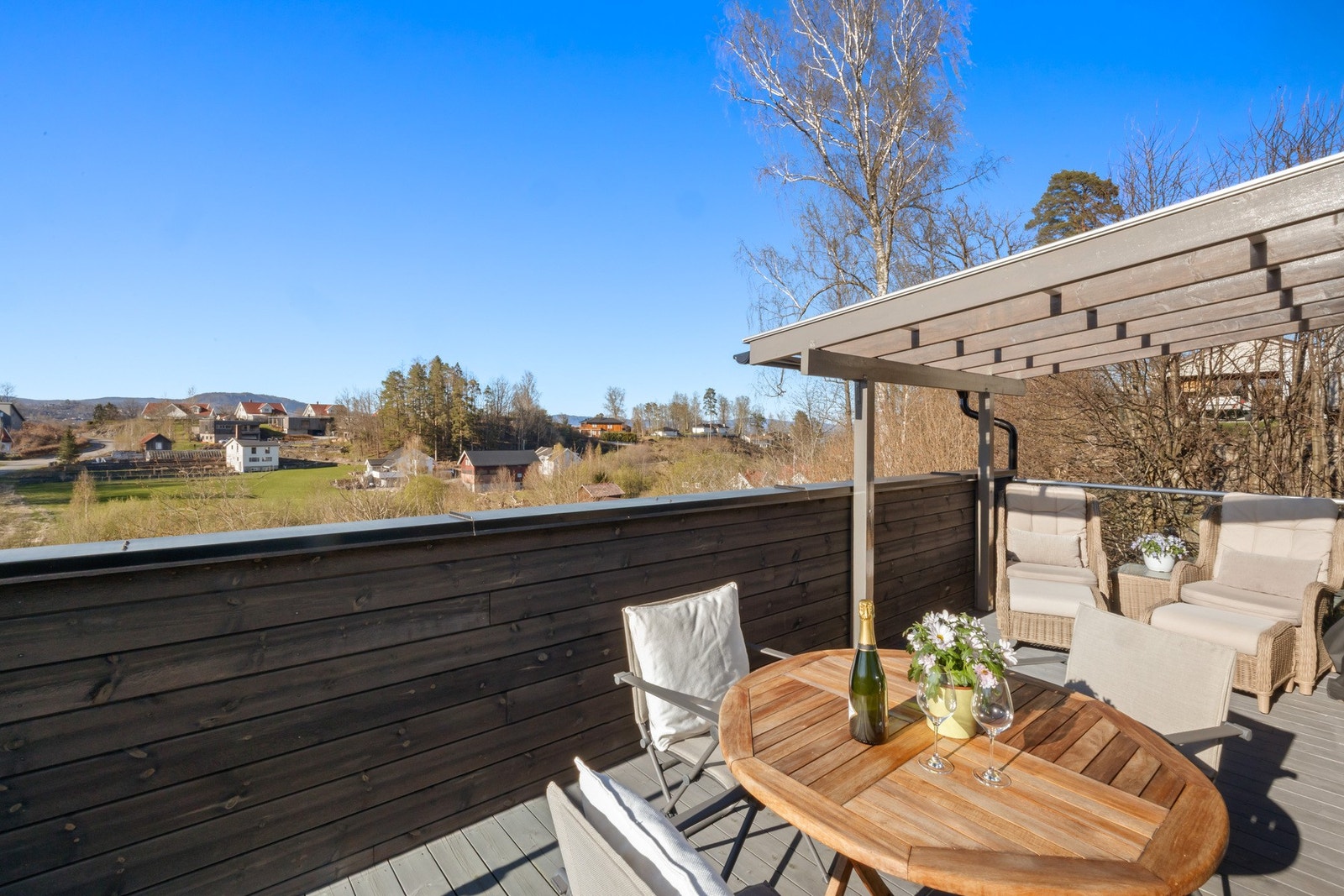 Flott terrasse med utsikt Galleribilde