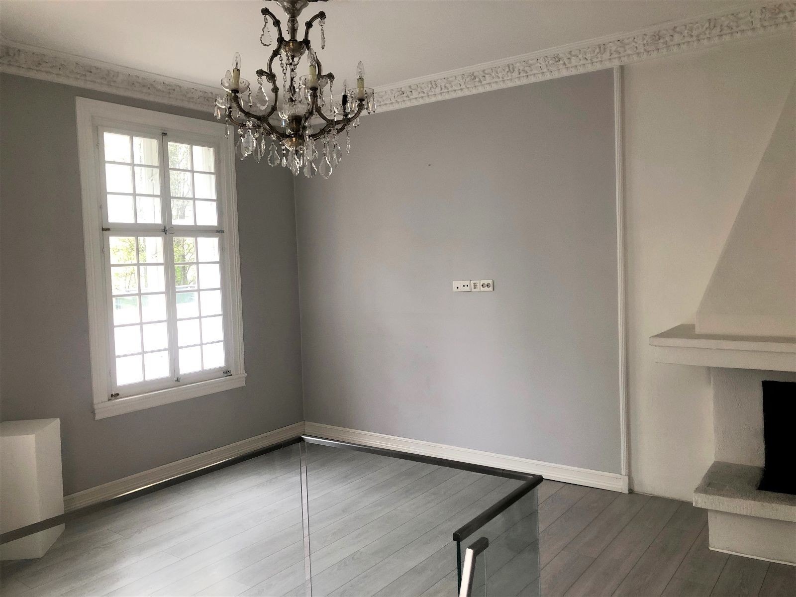 1 etasje med peis (ikke i bruk). Galleribilde