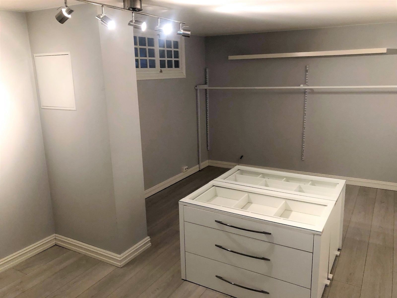 Disponibelt rom nr 2/ Walk-in closet Galleribilde