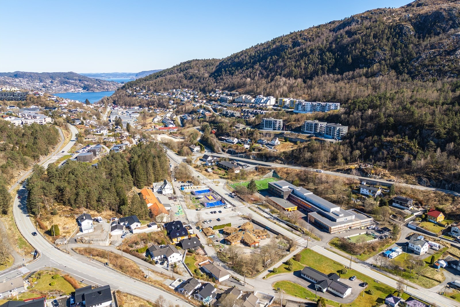- Gode bussforbindelser med busstopp 9 minutters gange unna - Galleribilde