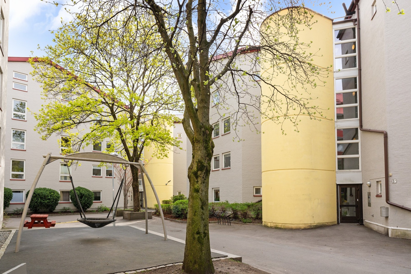 Stort og barnevennlig gårdsrom Galleribilde
