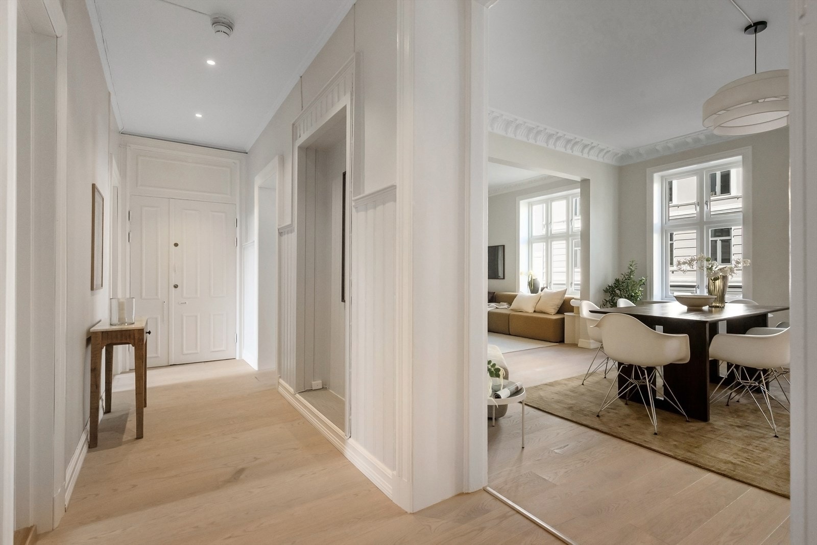 Hall med fin nisje til feks oppheng av yttertøy. Galleribilde