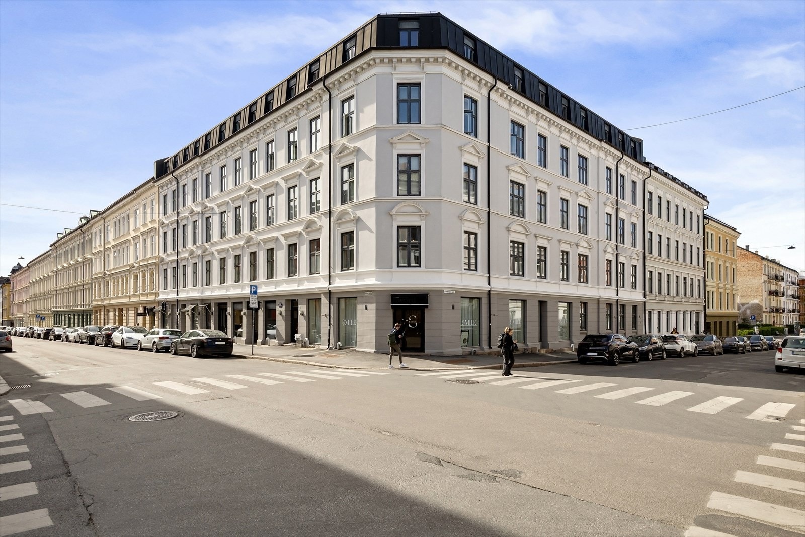 Vakker, klassisk bygård kun et par minutter fra Bogstadveien med alt man trenger av butikker, kollektivtilbud og restauranter Galleribilde