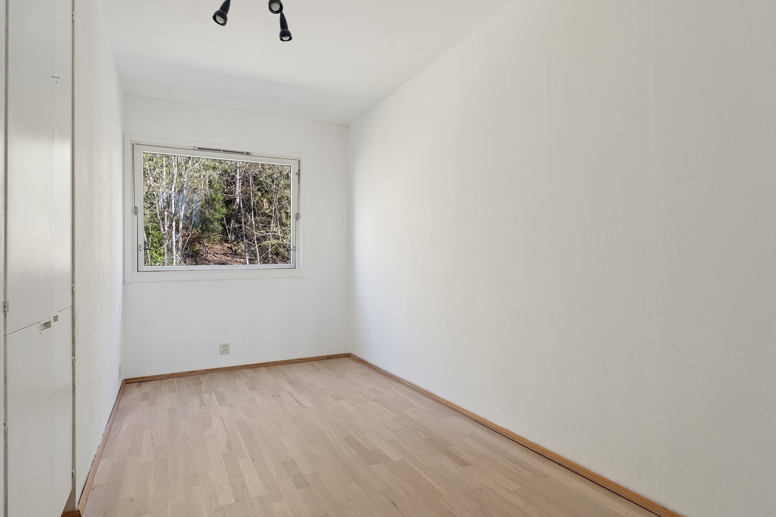 Soverom med plass til dobbeltseng. Galleribilde